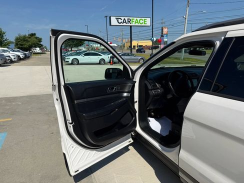 Used 2018 Ford Explorer XLT w/ Equipment Group 201A AWD/4WD image 19