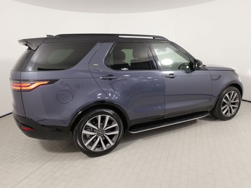 Used 2024 Land Rover Discovery Dynamic SE AWD/4WD image 11