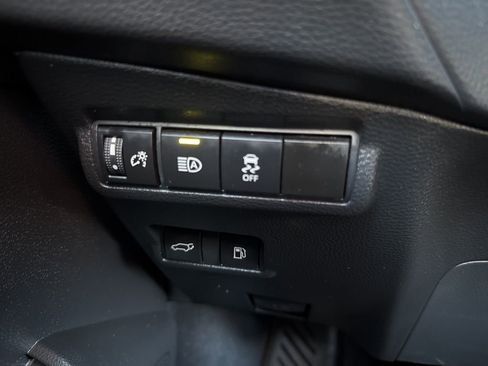 Used 2024 Toyota Corolla Cross XSE w/ Convenience Package image 17