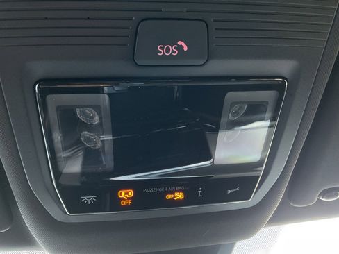 Used 2025 Volkswagen Atlas Cross Sport SE image 28