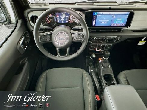 New 2025 Jeep Gladiator Sport image 22