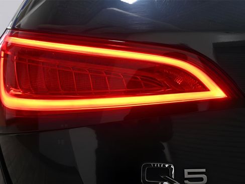 Used 2017 Audi Q5 2.0T Premium Plus w/ Technology Package AWD/4WD image 36