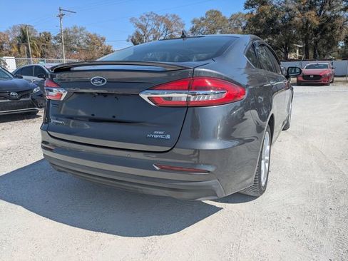 Used 2019 Ford Fusion SE image 3