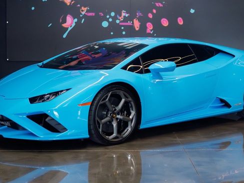 Used 2023 Lamborghini Huracan EVO image 2