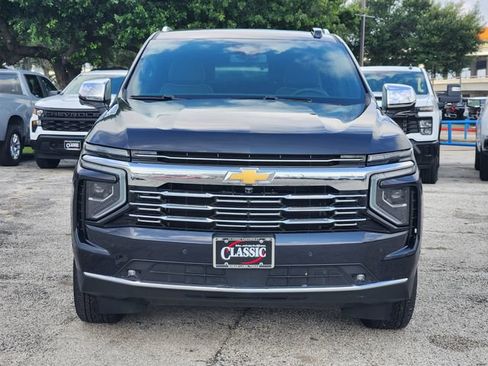 Used 2025 Chevrolet Suburban Premier RWD image 2