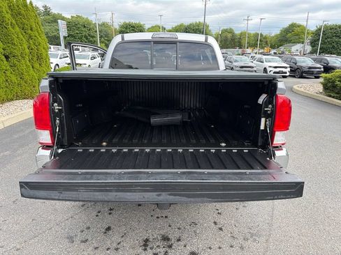 Used 2017 Toyota Tacoma SR5 w/ Tow Package AWD/4WD image 20