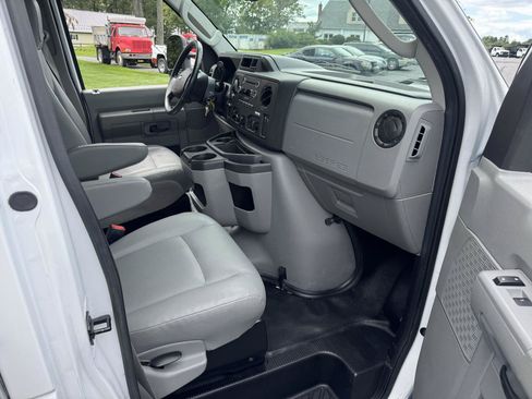 Used 2019 Ford E-450 and Econoline 450 Super Duty w/ Power Windows & Locks Group RWD image 12
