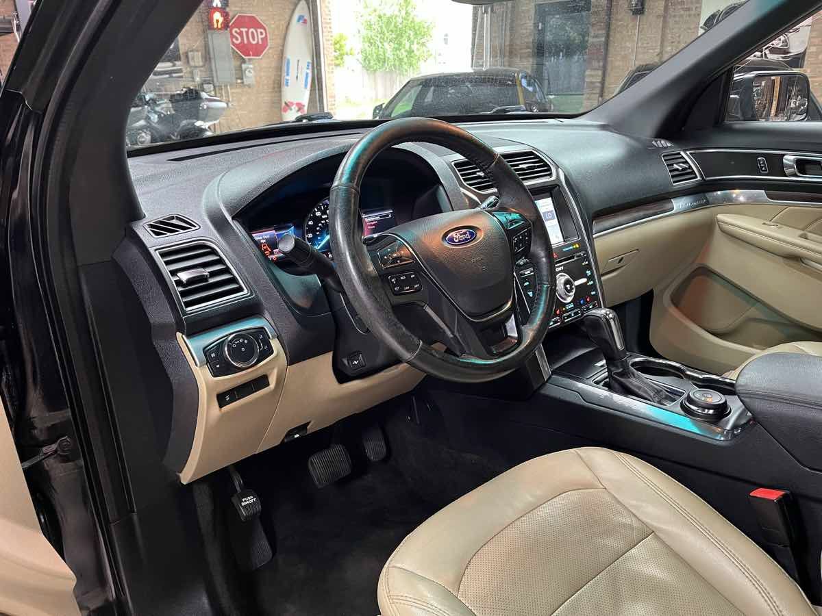 Used 2017 Ford Explorer Limited w/ Equipment Group 303A AWD/4WD image 9