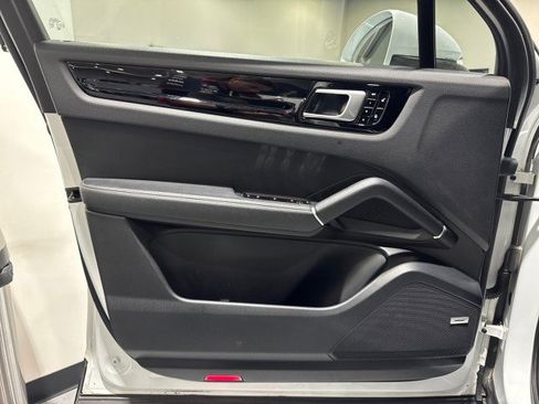 Used 2019 Porsche Cayenne image 39