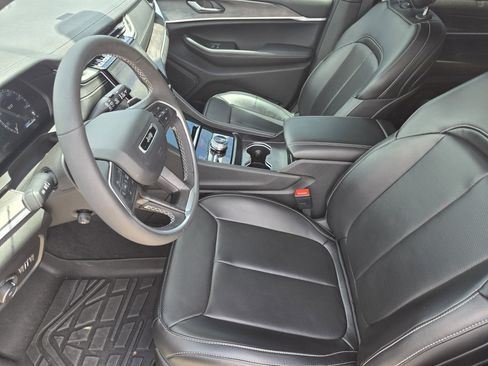 Used 2025 Jeep Grand Cherokee L Limited w/ Luxury Tech Group II AWD/4WD image 25
