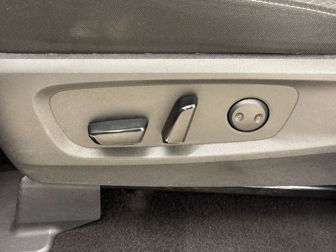 Used 2025 Nissan Pathfinder SV AWD/4WD image 15