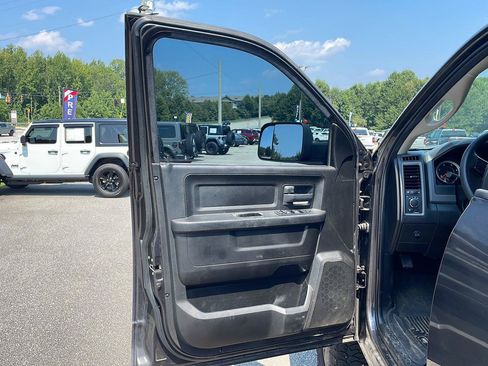 Used 2018 RAM 2500 Tradesman w/ Chrome Appearance Group AWD/4WD image 9