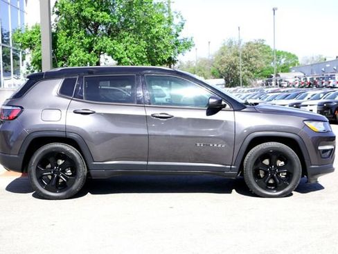 Used 2021 Jeep Compass Latitude image 4