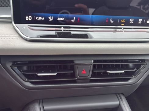 New 2026 Volkswagen Tiguan SE AWD/4WD image 36