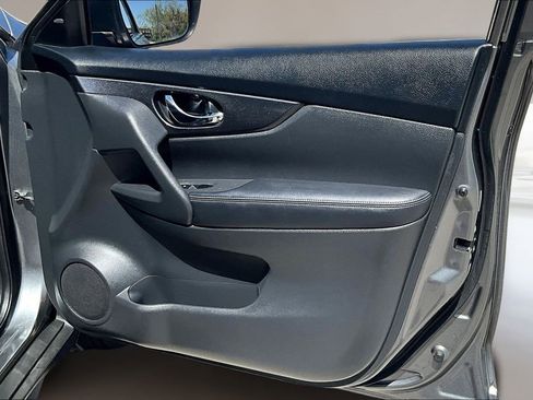 Used 2018 Nissan Rogue SV w/ Premium Package image 26