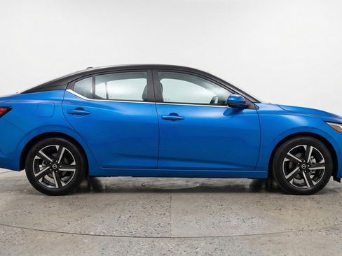 Used 2025 Nissan Sentra SV FWD image 11