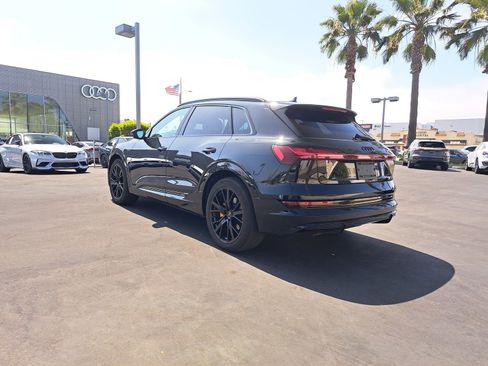 Certified 2022 Audi e-tron Chronos image 4