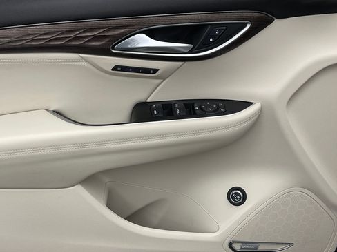 Used 2022 Buick Envision Avenir w/ Technology Package II FWD image 18