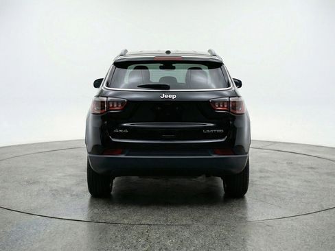Used 2025 Jeep Compass Latitude AWD/4WD image 6