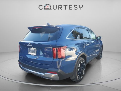 Certified 2024 Kia Sorento SX image 3