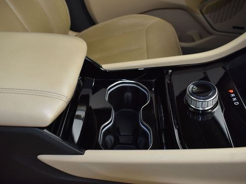 Used 2022 Jeep Grand Cherokee Limited image 27