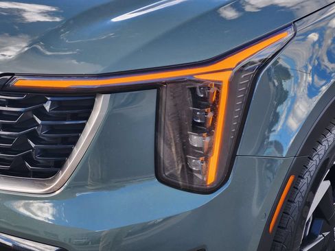 Certified 2025 Kia Sorento SX Prestige AWD/4WD image 8