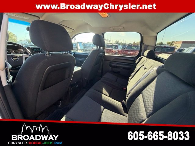 Used 2011 Chevrolet Silverado 2500 LT w/ Interior Plus Package AWD/4WD image 13