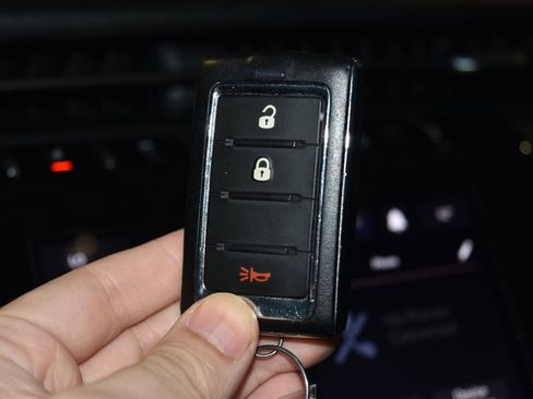 Used 2023 Jeep Grand Cherokee L Laredo image 16