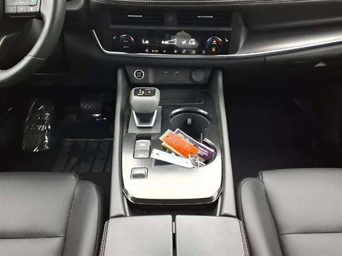 Used 2023 Nissan Rogue SV w/ SV Premium B Package image 11