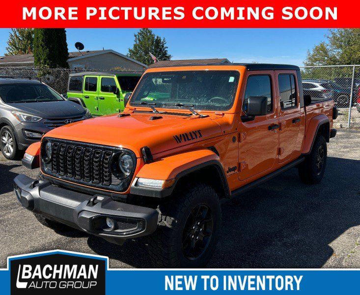 Used 2025 Jeep Gladiator Sport AWD/4WD image 1