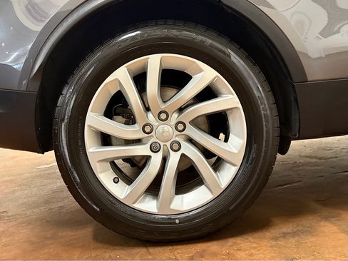 Used 2018 Land Rover Discovery HSE AWD/4WD image 13