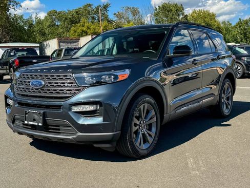 Used 2023 Ford Explorer XLT w/ Equipment Group 202A AWD/4WD image 7
