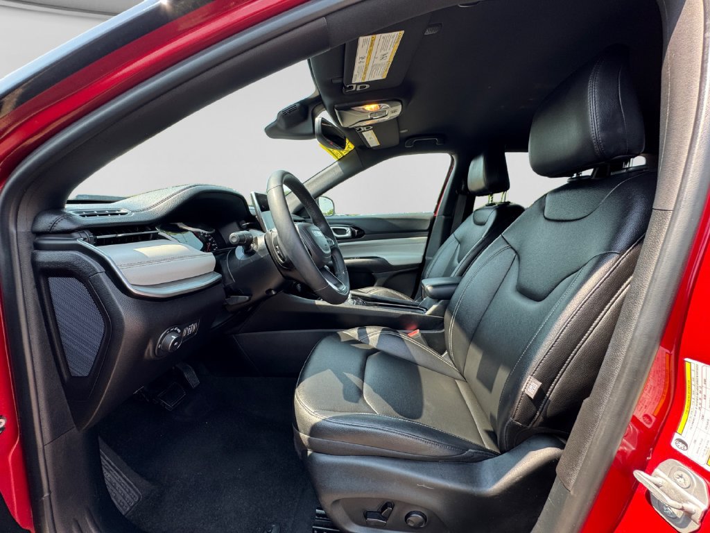 Used 2025 Jeep Compass Limited AWD/4WD image 19