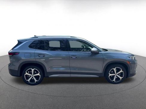 Used 2026 Volkswagen Tiguan SE FWD image 13