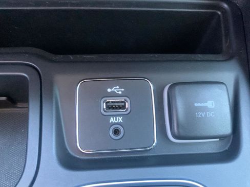 Used 2019 Jeep Cherokee Latitude Plus image 19