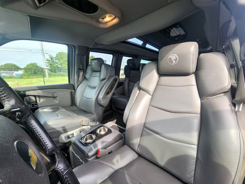 Used 2020 Chevrolet Express 2500 w/ Enhanced Convenience Package RWD image 24