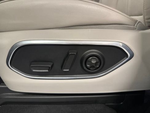 Used 2022 Jeep Wagoneer Series III AWD/4WD image 28