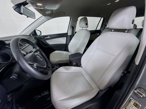 Used 2020 Volkswagen Tiguan SE image 5