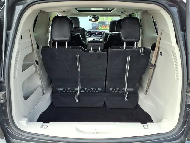 Used 2023 Chrysler Pacifica Limited FWD image 15