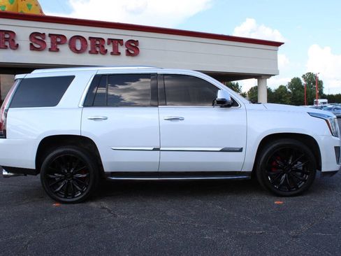 Used 2016 Cadillac Escalade Luxury AWD/4WD image 3