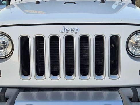 Used 2018 Jeep Wrangler Unlimited Sahara image 9