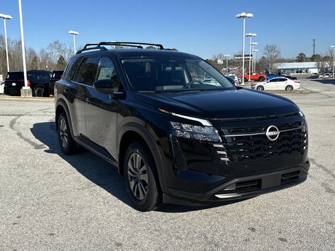 New 2026 Nissan Pathfinder SV image 3
