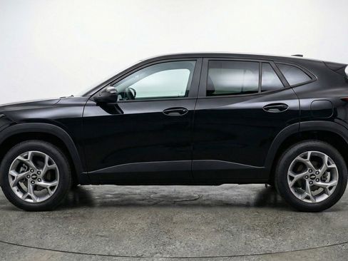 Used 2025 Chevrolet Trax LT w/ LT Convenience Package image 5