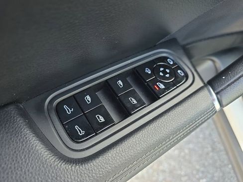 Used 2019 Porsche Cayenne S image 18