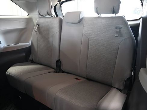 Used 2023 Toyota Sienna LE AWD/4WD image 13