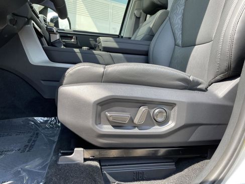 Used 2024 Toyota Tundra Limited AWD/4WD image 20