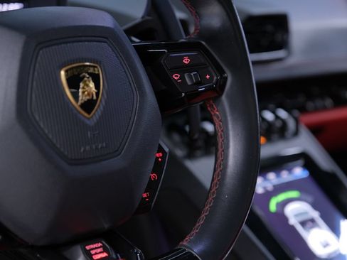Used 2021 Lamborghini Huracan EVO RWD image 38