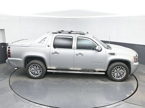 Used 2013 Chevrolet Avalanche LT AWD/4WD image 35