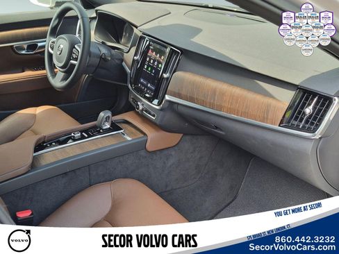 Used 2025 Volvo V90 B6 Cross Country Plus AWD/4WD image 28