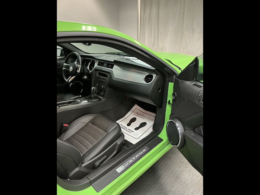 Used 2013 Ford Mustang Premium RWD image 17
